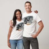 サンセットでマサソーガガラトルスネーク薬と名付けられる Tシャツ (ユニセックス)