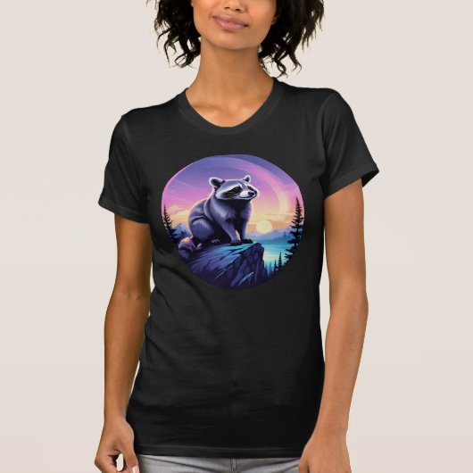 サンセットで森の中のアライグマ Tシャツ (正面)