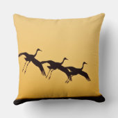 サンセットに着陸するサンドヒルクレーン クッション (裏面)