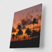 サンセットのヤシの木 – 赤 スクエア壁時計 (傾斜)