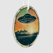 サンセットの中のレトロビンテージUFO オーナメント (正面)