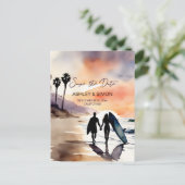 サンセットの水の色でサーファーのカップル日付を保存 ポストカード (スタンド正面)