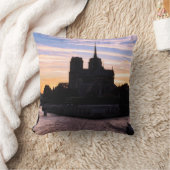 サンセットオンノートルダムドパリ – パリ,フランス クッション (ブランケット)