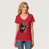 サンセットギフトアイディアにサングラスを持つオオカミ犬 Tシャツ (正面フル)
