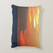 サンセットクラウドと帆船シースケープ アクセントクッション (裏面(縦))