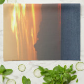 サンセットクラウドと帆船シースケープ キッチンタオル (折り畳み)