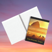 サンセットサーファーとバイクリストケープKiwanda Oregon ノートブック