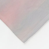 サンセットフラミンゴの水の中に二羽のピンクのフラミンゴがいました。 フリースブランケット (角)