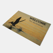 サンセットフロリダで飛行中のペリカンの鳥海 ドアマット (アングル)