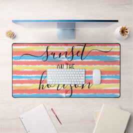 サンセットホライゾンピンクイエローブルーウォーター色のストライプ デスクマット