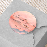 サンセットマウンテンサンキュー結婚ズ ラウンドシール<br><div class="desc">この楽しむ日の入った山の書感謝していは、新郎新婦の名前と日付のシール。</div>