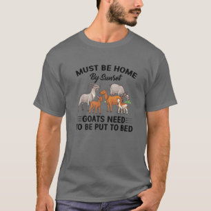サンセットヤギがベッドに入れる必要がある家に違いない Tシャツ