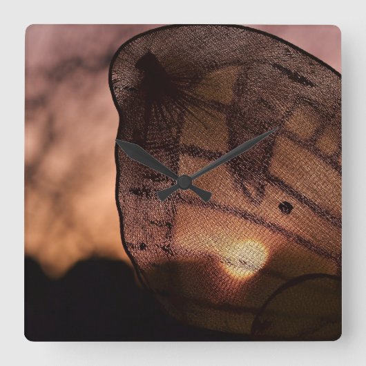 サンセット付き蝶by Shirley Taylor スクエア壁時計 (正面)