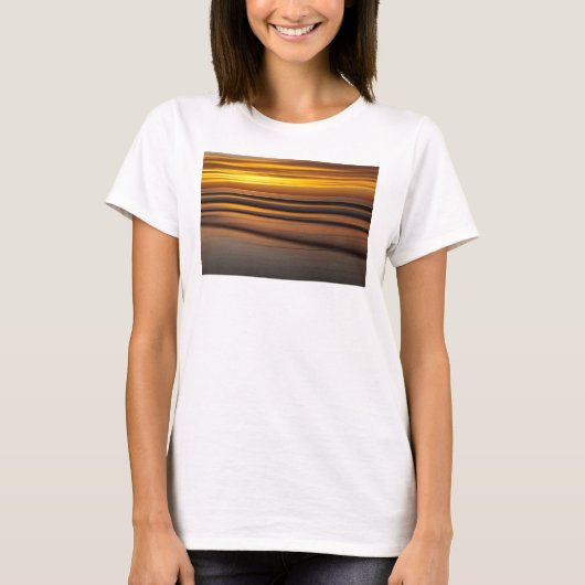サンセット時の抽象的な海景色、CA Tシャツ (正面)