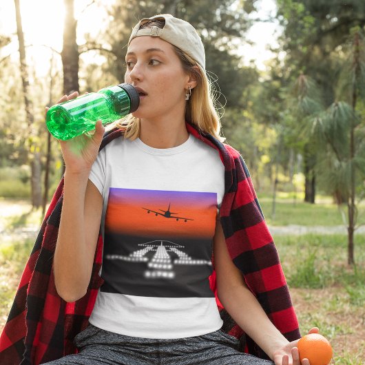 サンセット飛行機による滑走路灯航空 Tシャツ