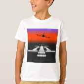 サンセット飛行機による滑走路灯航空 Tシャツ (正面)