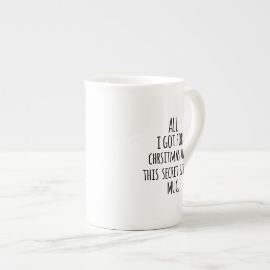 サンタおもしろいのスペルが間違ったクリスマスパーソナライズされた ボーンチャイナマグカップ (正面右)