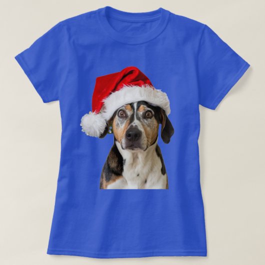 サンタおもしろいハットTシャツを着た犬のクリスマスクリスマス Tシャツ (デザイン正面)