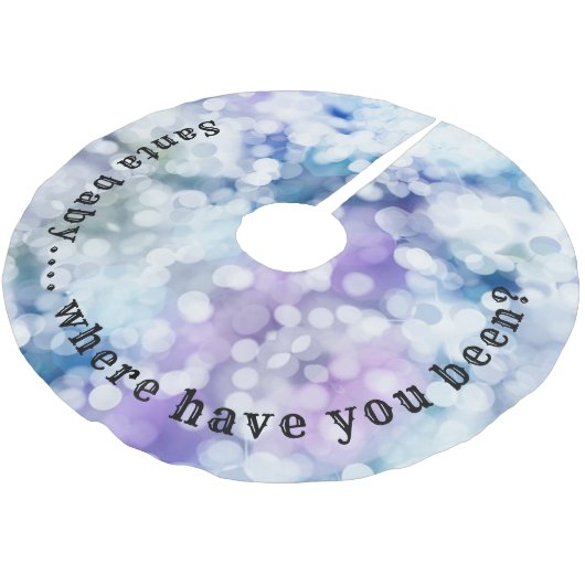 サンタおもしろいベビークリスマスツリースカート ブラッシュドポリエステルツリースカート (アングル)