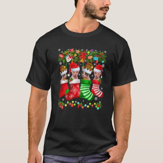サンタおもしろい小妖精や小人スフィンクス靴下Xmaの猫 Tシャツ (正面)