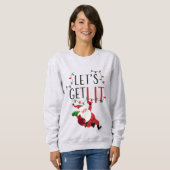 サンタおもしろい・レッツがクリスマスのスローガンに輝く スウェットシャツ (正面フル)