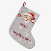 サンタがここにいる名前をカスタムするとメッセージ ラージクリスマスストッキング (正面 (吊り時))