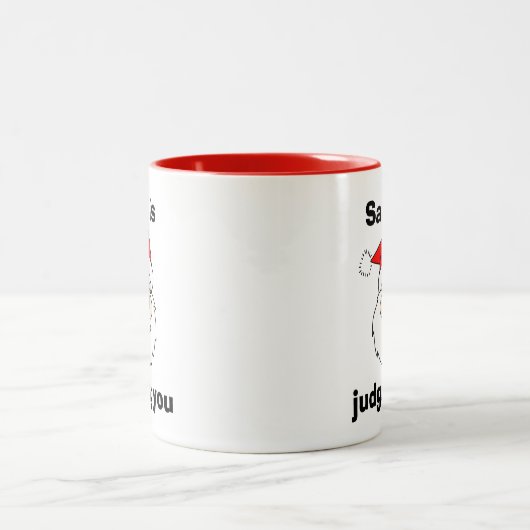 サンタがクリスマスをおもしろい裁く ツートーンマグカップ (中央)