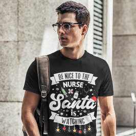 サンタがクリスマスを見ているナースに優しく Tシャツ