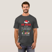 サンタがクリスマスを見ている先生に優しい Tシャツ (正面フル)