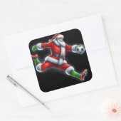 サンタがサッカーボールを蹴る スクエアシール (封筒)