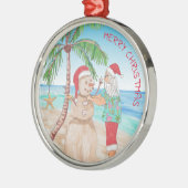 サンタがサンディと一緒にビーチで雪だるまを作るクリスマス　雪の代わりに砂 メタルオーナメント (左)