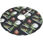 サンタがワニに乗ったクリスマス面白いプレゼント ブラッシュドポリエステルツリースカート (アングル)