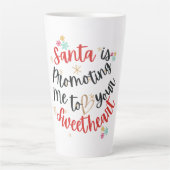 サンタが私をクリスマスに昇進させてる カフェラテマグ (正面)