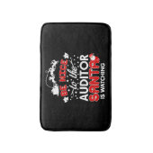 サンタがTシャツを見ている監査役に優しい バスマット (正面縦)