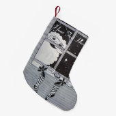 サンタとクリスマスのストッキング(白黒) スモールクリスマスストッキング (正面 (吊り時))