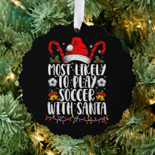 サンタとサッカーする家族のクリスマス オーナメントカード