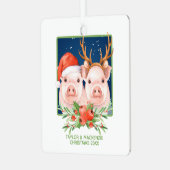 サンタとトナカイのカップルかわいいクリスマスピッグ メタルオーナメント (正面左)