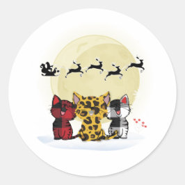 サンタとトナカイのシールを見ている猫たち – かわいい ラウンドシール