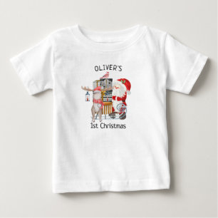 サンタとトナカイ 赤ちゃんの初めてのクリスマス スキー ベビーTシャツ