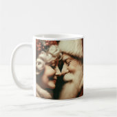 サンタとミセス・クロースが鼻をこすって！ コーヒーマグカップ (左)