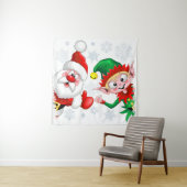 サンタと小妖精や小人のクリスマスキャラクターが投稿をサムアップ タペストリー (インサイチュ)