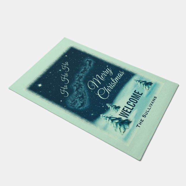 サンタと彼のトナカイのクリスマスナイトスカイ ドアマット (アングル)