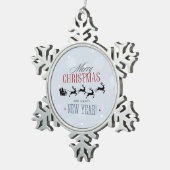 サンタと彼のトナカイ飛んでいるシルエットクリスマス スノーフレークピューターオーナメント (右)