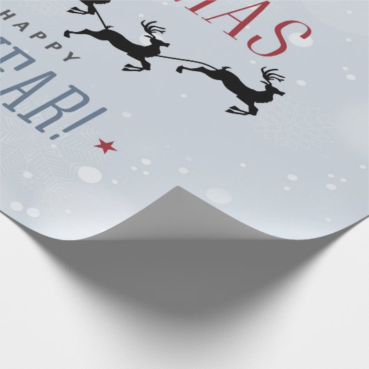 サンタと彼のトナカイ飛んでいるシルエットクリスマス ラッピングペーパー (角)