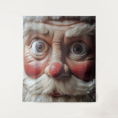 サンタのおどろいた表情のクローズアップ タペストリー (正面)