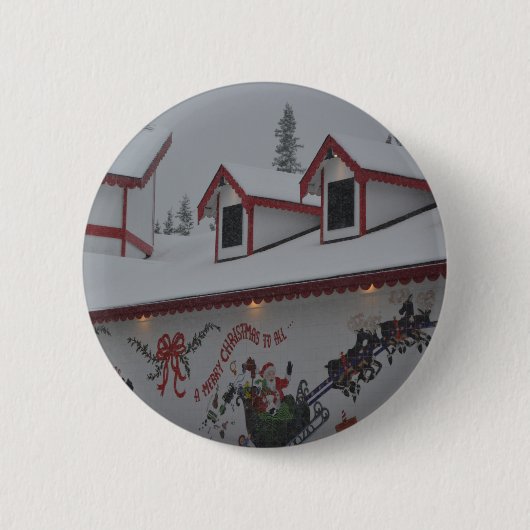 サンタのクリスマスの休日の雪の雪片によって凍っていられている氷 缶バッジ (正面)