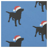 サンタのクリスマスの帽子を身に着けている黒い実験室犬 ファブリック (クローズアップ)