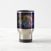 サンタのグレート・ピレニーズのクリスマスの子犬のギフト トラベルマグ (中央)