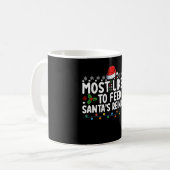 サンタのトナカイに餌やりする確率が最も高いクリスマス コーヒーマグカップ (正面左)