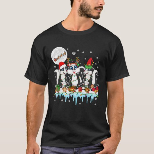 サンタのトナカイ 妖精 スカンク クリスマス サンタのそり Tシャツ (正面)